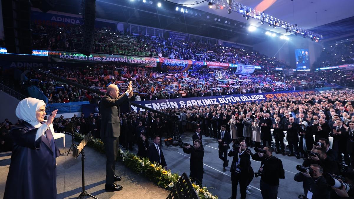 AK Parti 8. Olaan Byk Kongresi'nde oylama balad               