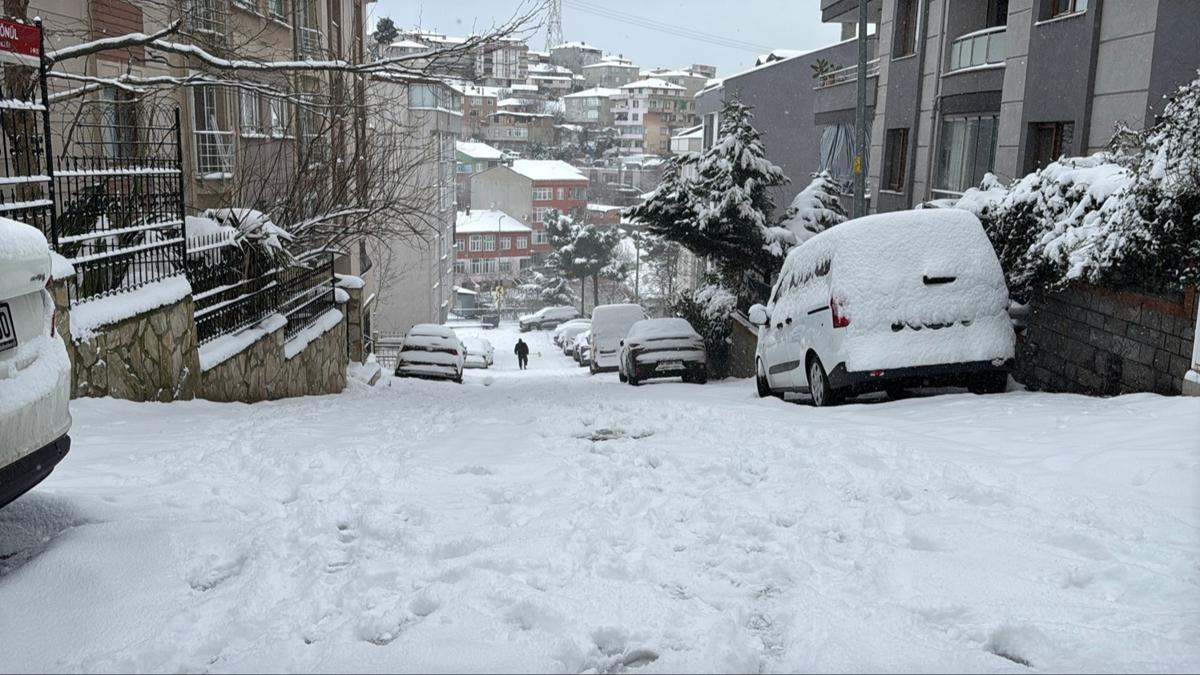 stanbul'un baz blgelerine hafif kar ya etkili oldu