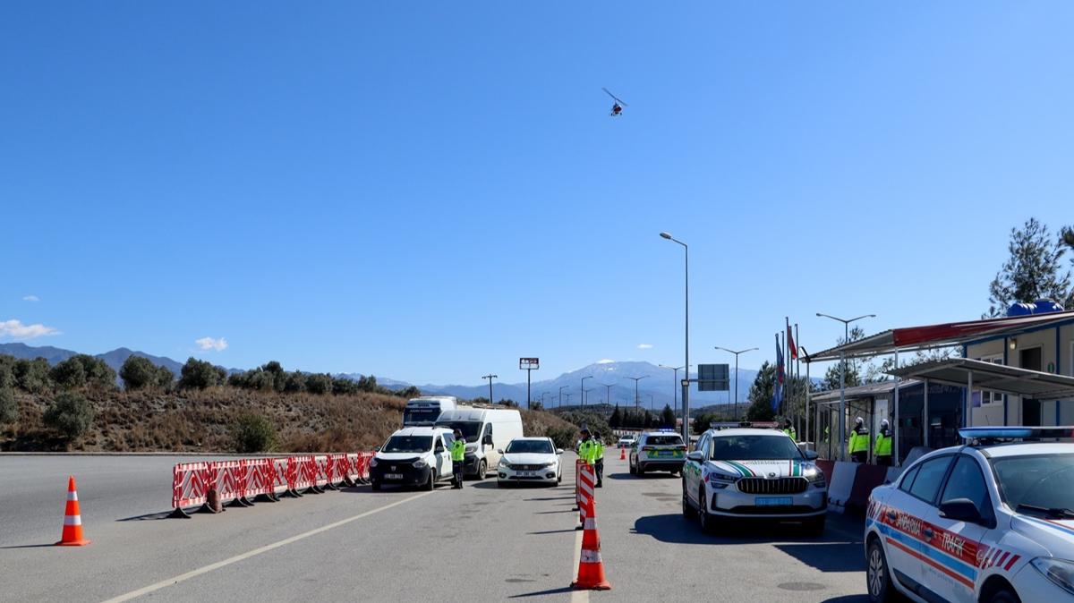 Hatay'da cayrokopter destekli trafik denetimi