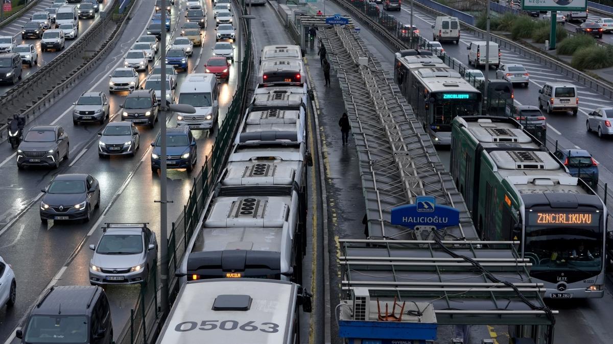 stanbul'da trafik buzlanmann etkisiyle youn seyretti