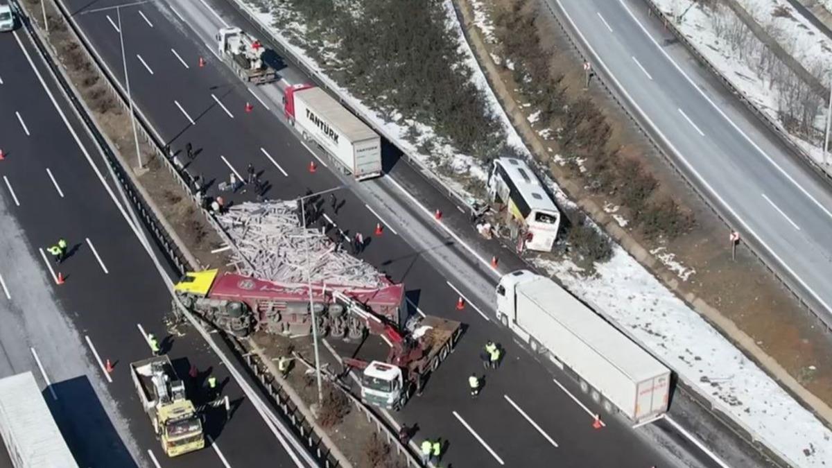 Kuzey Marmara Otoyolu'nda trla yolcu otobs arpt