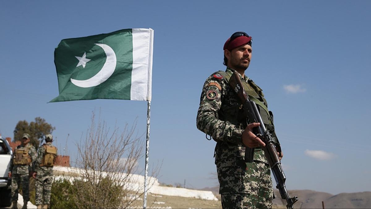 Pakistan'da dzenlenen operasyonda 10 militan etkisiz hale getirildi