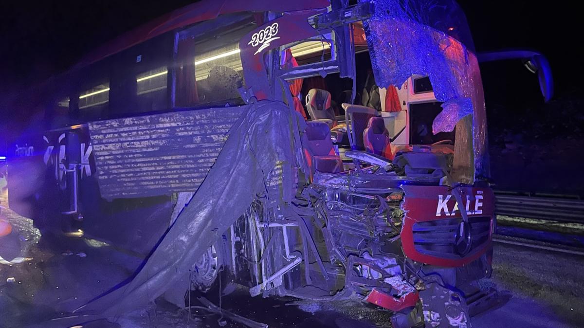 Bolu'da yolcu otobs tra arpt: Yarallar var