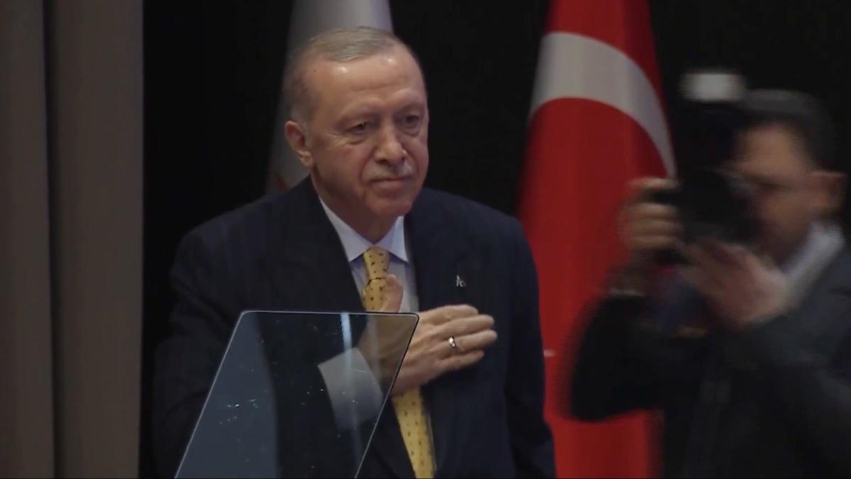 AK Parti Tekilat'ndan Cumhurbakan Erdoan'a doum gnnde ark srprizi