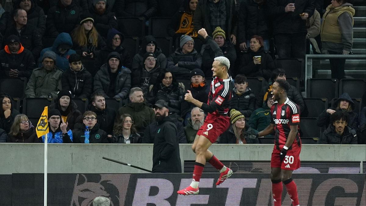 Fulham deplasmanda 2 golle kazand