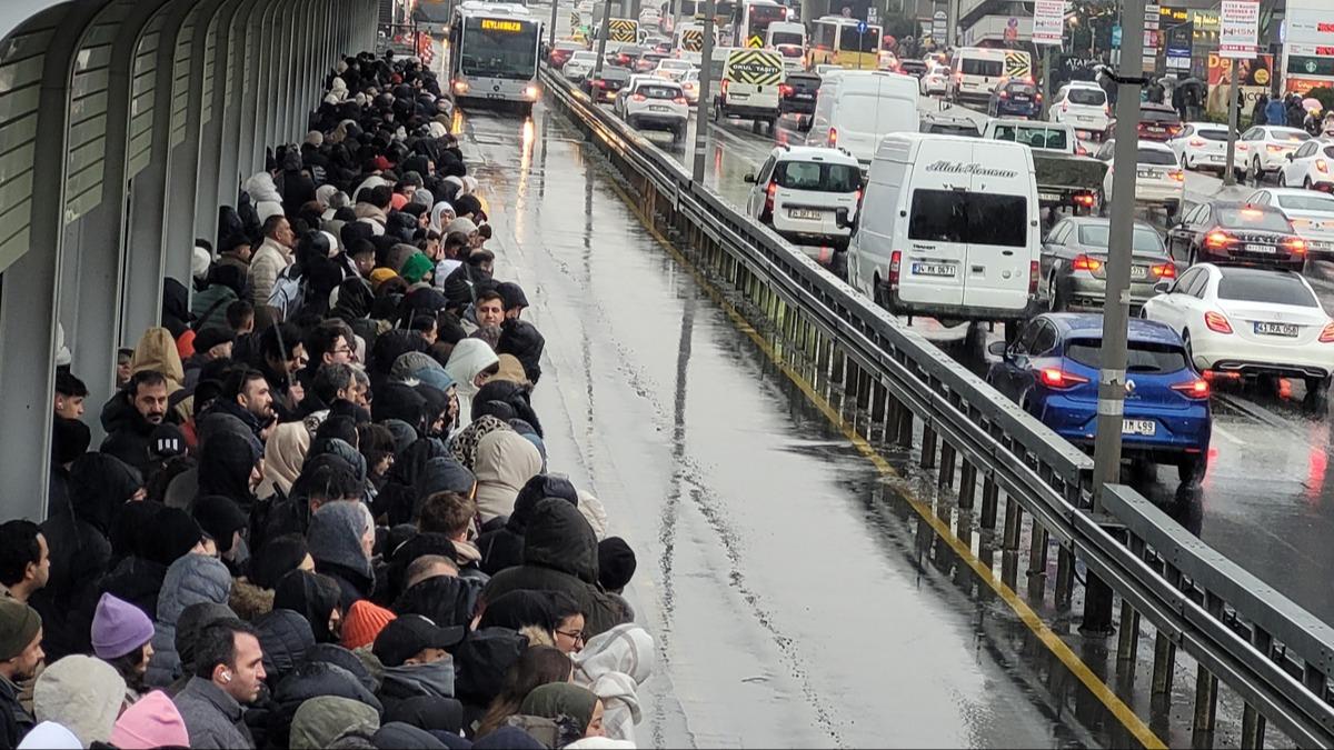 Okmeydan'nda metrobs arzas: Duraklarda younluk olutu