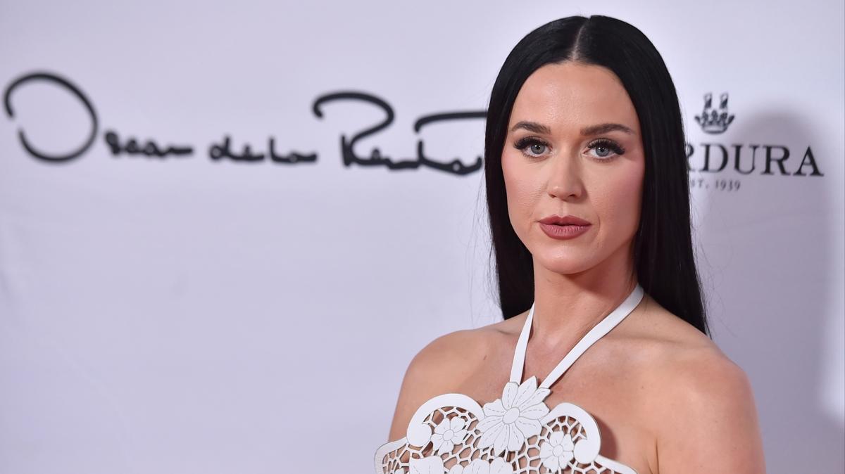 ABD'li arkc Katy Perry 10 dakika srecek uzay yolculuu yapacak