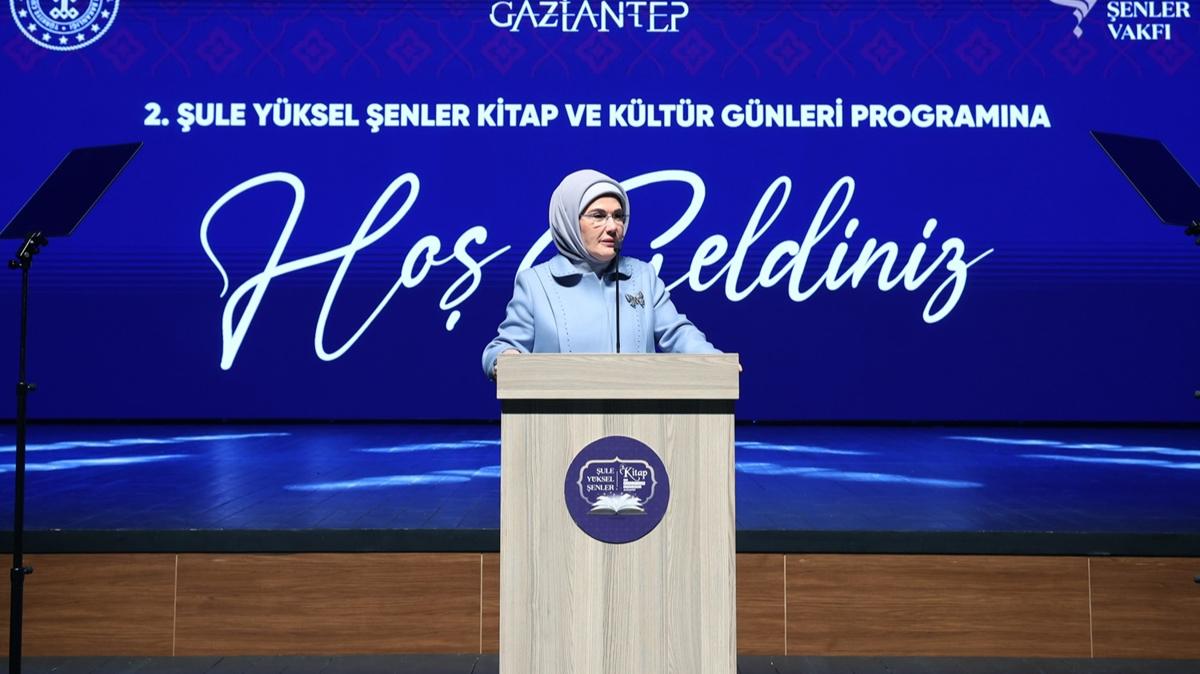 Emine Erdoan: ule Yksel enler Vakfmz, 11 deprem ilinde kuraca ktphaneler iin kutluyorum