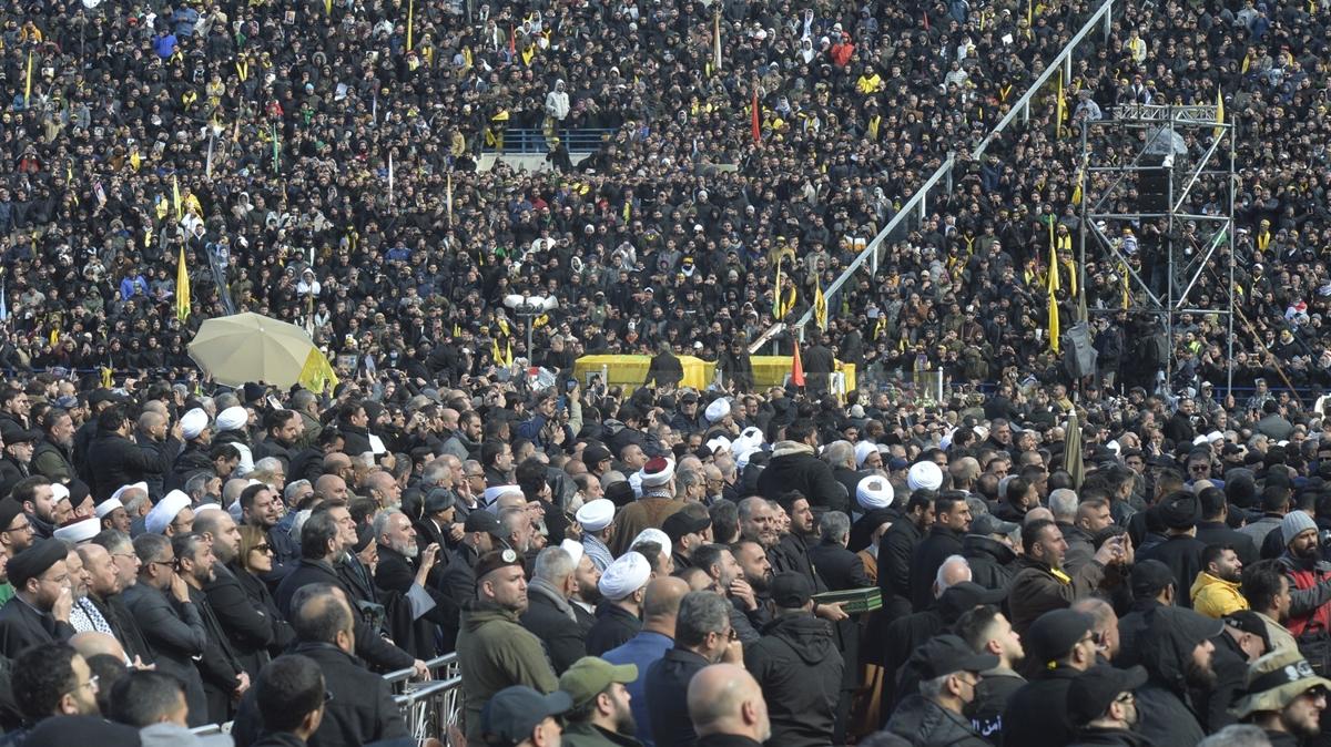 Korkun gerek! Cenaze trenini kana bulayacaklard