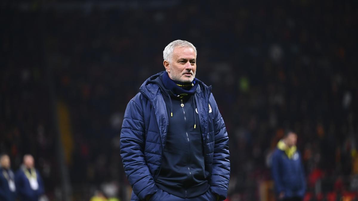 Fenerbahe'den Jose Mourinho paylam