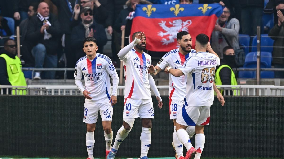 Lyon evinde 2 golle gld