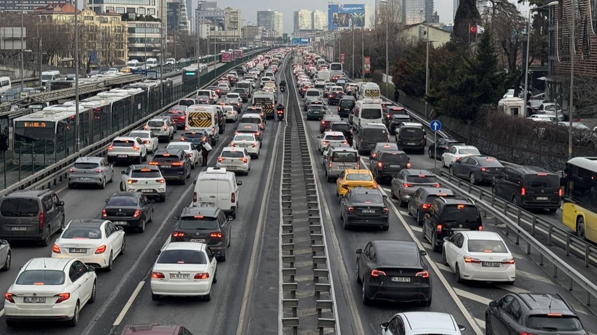 İstanbul'da akşam trafiği! Yoğunluk yüzde 80'e çıktı