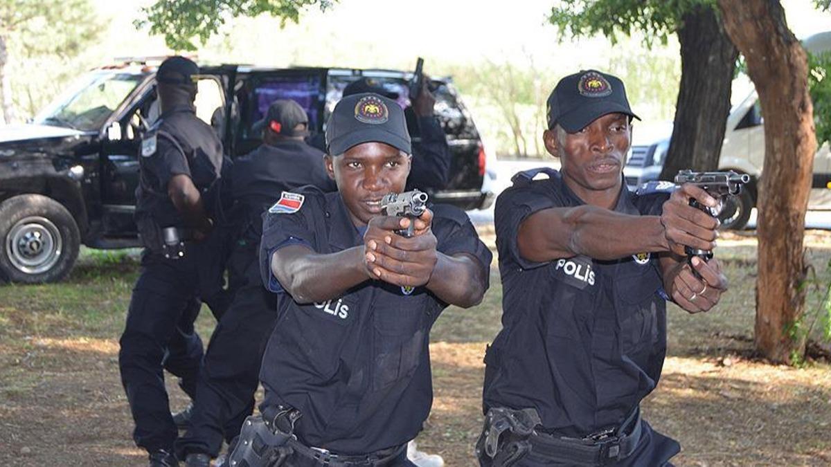 Gambiya polisleri Trkiye'nin kolluk glerinden eitim alyor 