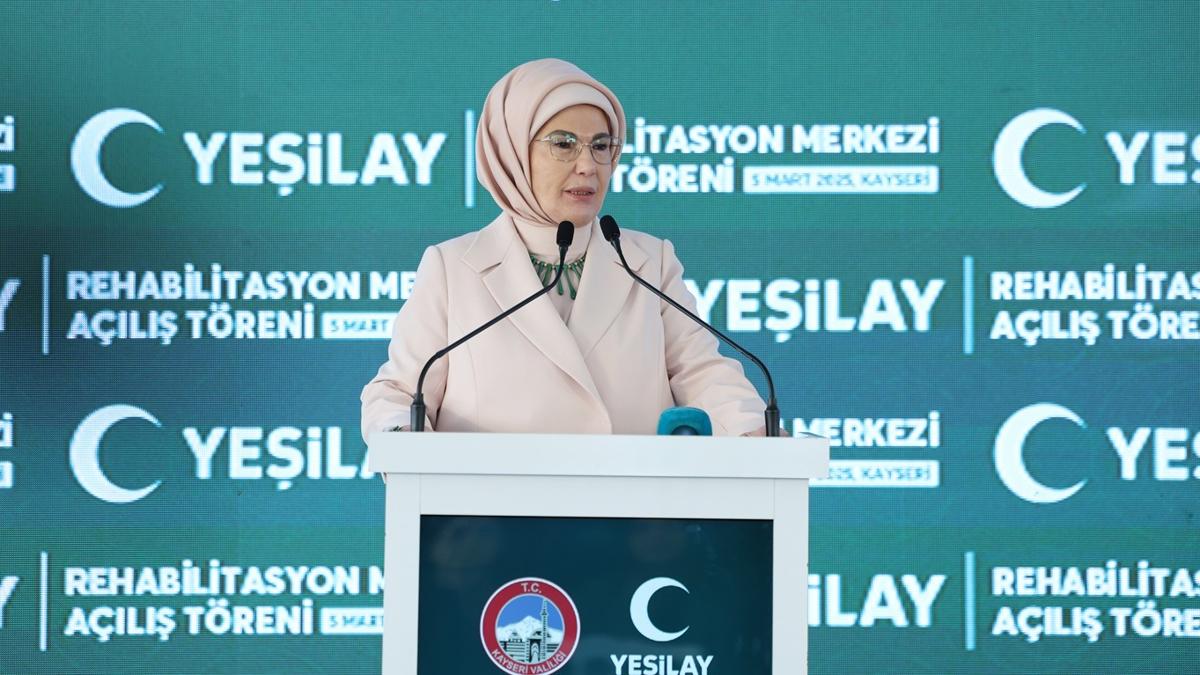 Emine Erdoan, Kayseri'de konutu: Neslimizi bamllklara kar korumak, lke bekasn korumaktr