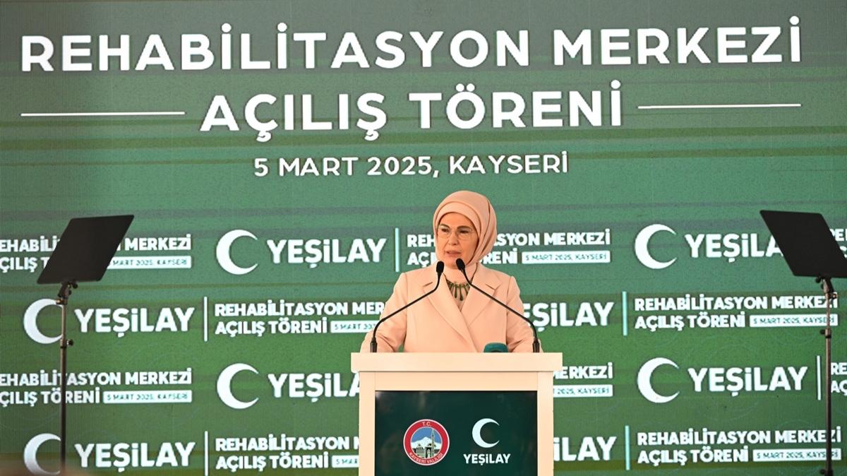 Emine Erdoan: Neslimizi bamllklara kar korumak, lke bekasn korumaktr