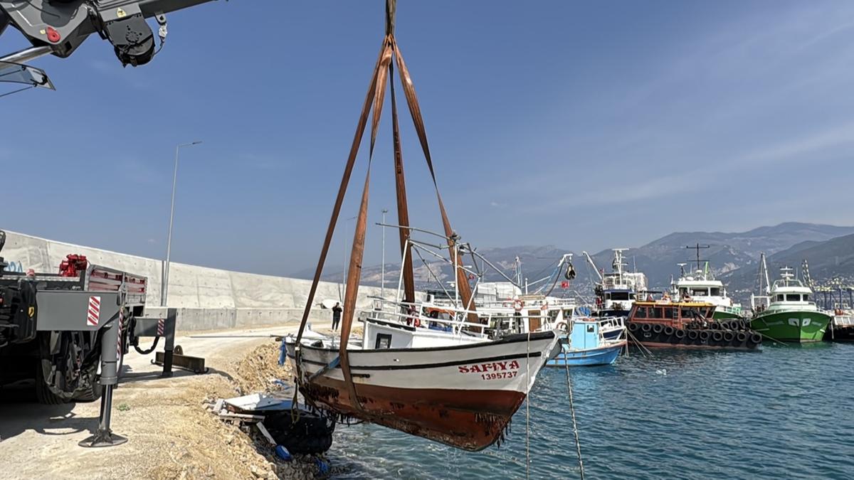 Hatay'da etkili olan frtna nedeniyle tekneler alabora oldu 