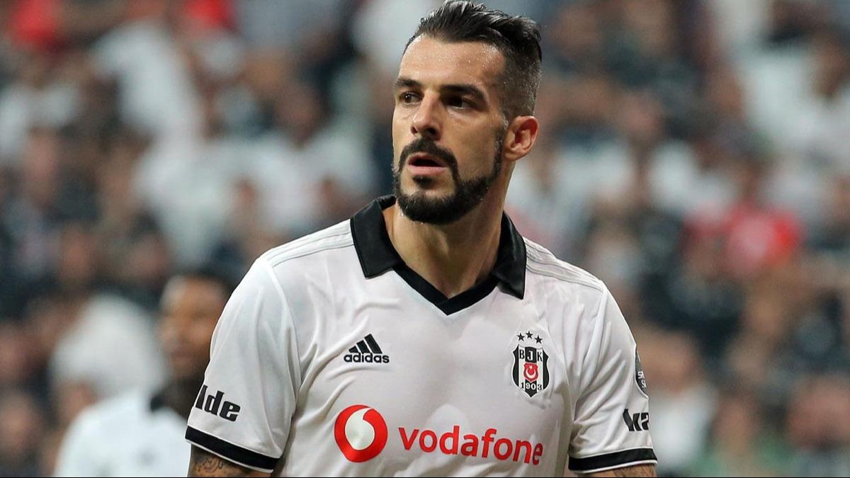 Alvaro Negredo, 39 yanda kramponlarn ast