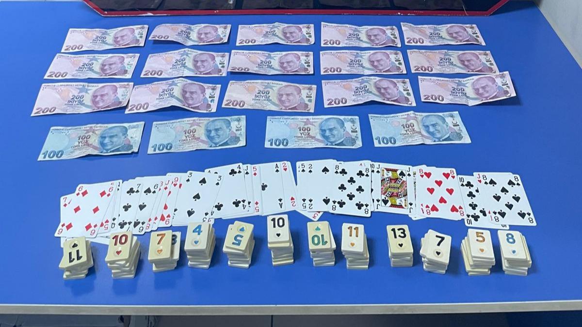 Kocaeli'de kumar oynayan 14 kiiye 120 bin 211 lira ceza kesildi