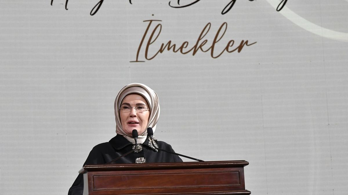 Emine Erdoan: Biz, kadnlarn i ve aile arasnda sktklar iin birinden birini semek zorunda kalmalarn istemiyoruz
