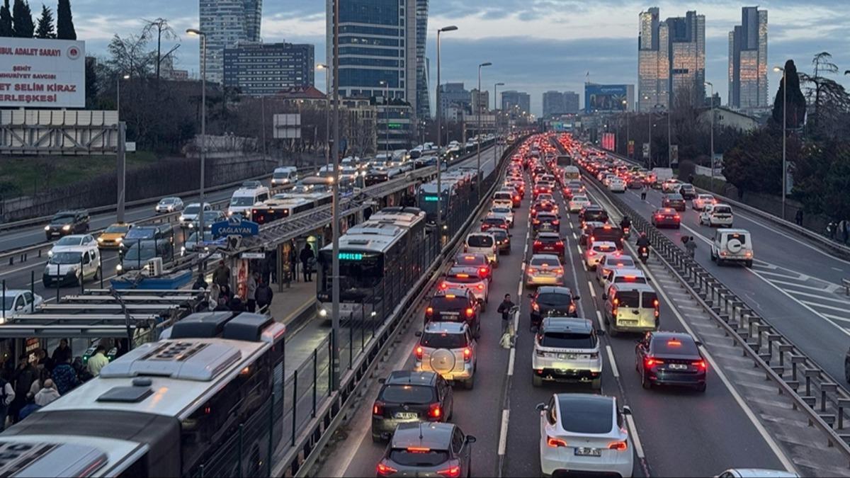 stanbul'da trafik ilesi! Younluk yzde 85'e ulat
