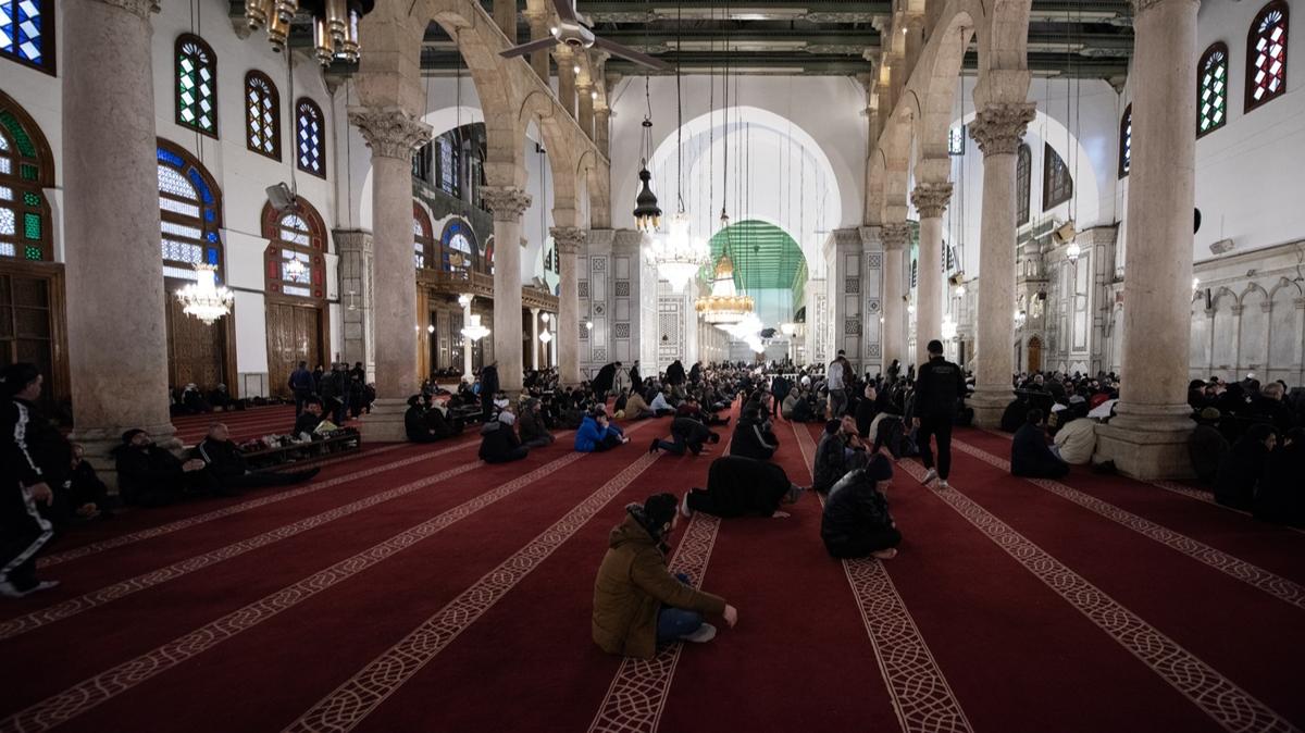 am'daki Emevi Camii'nde Ramazan'n ilk cuma namaz klnd 