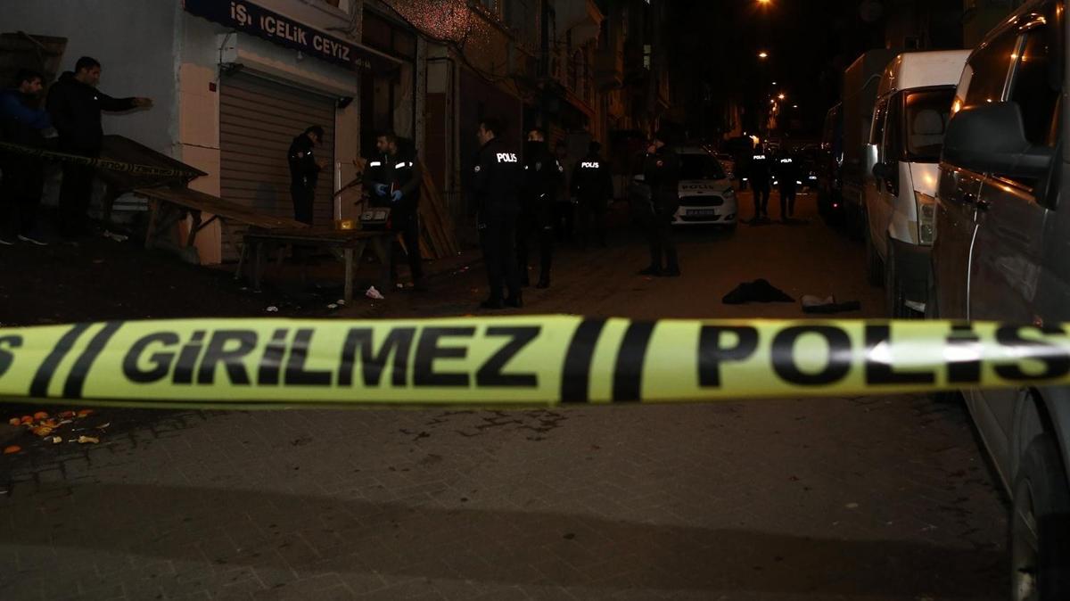zmir'de dehet! Kamayla ldrd