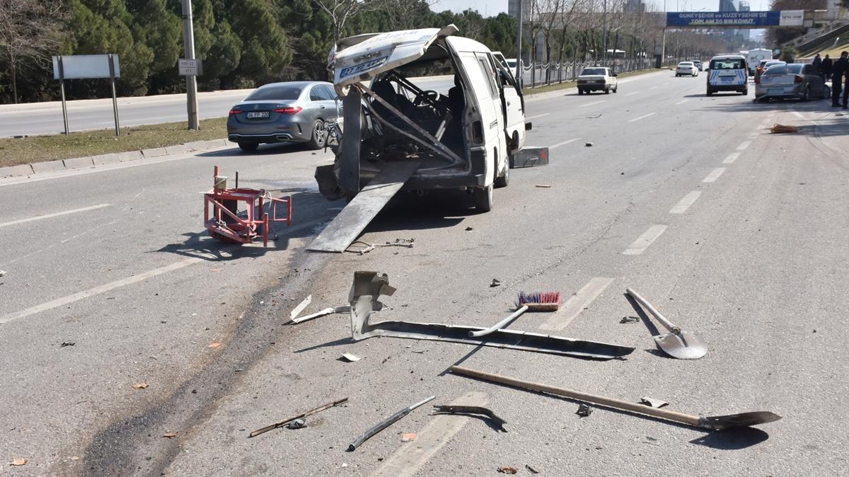 Gaziantep'te otomobil ile hafif ticari aracn arpt kazada 1 kii ld, 3 kii yaraland