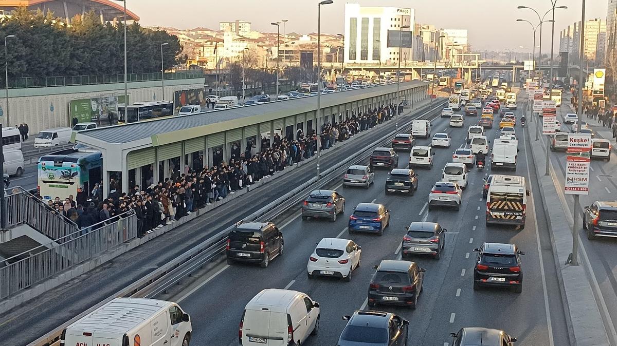 stanbul'da trafik younluu yaanyor