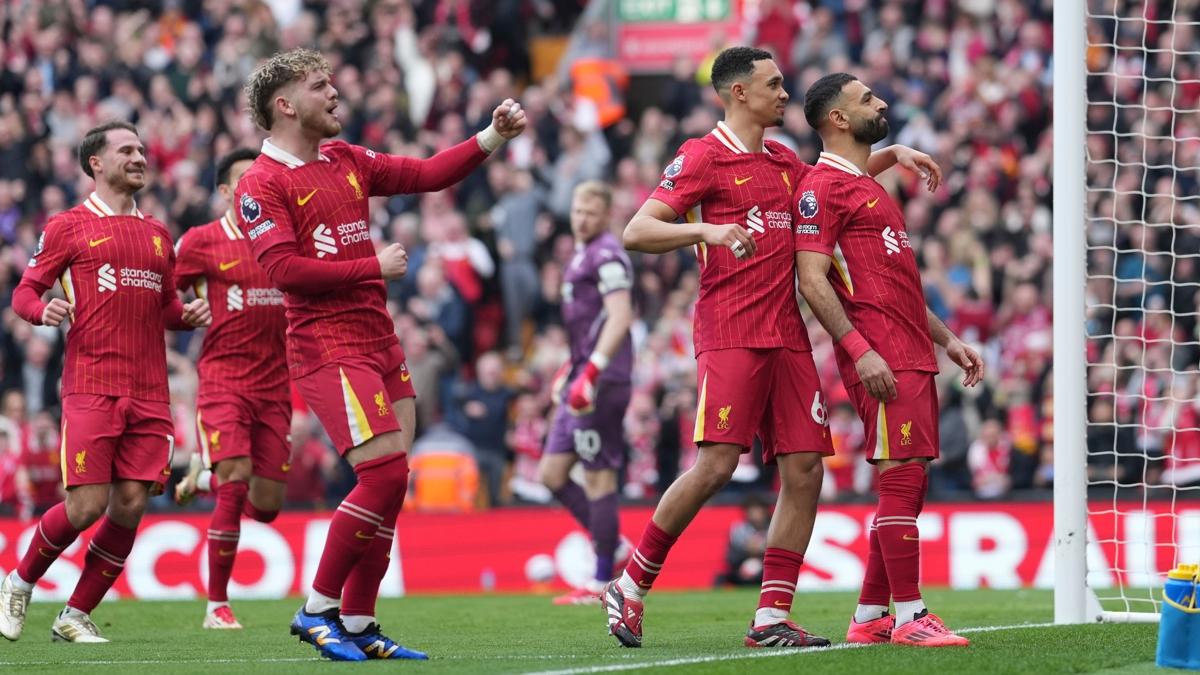 Liverpool, Premier Lig'in zirvesinde yalnz kald