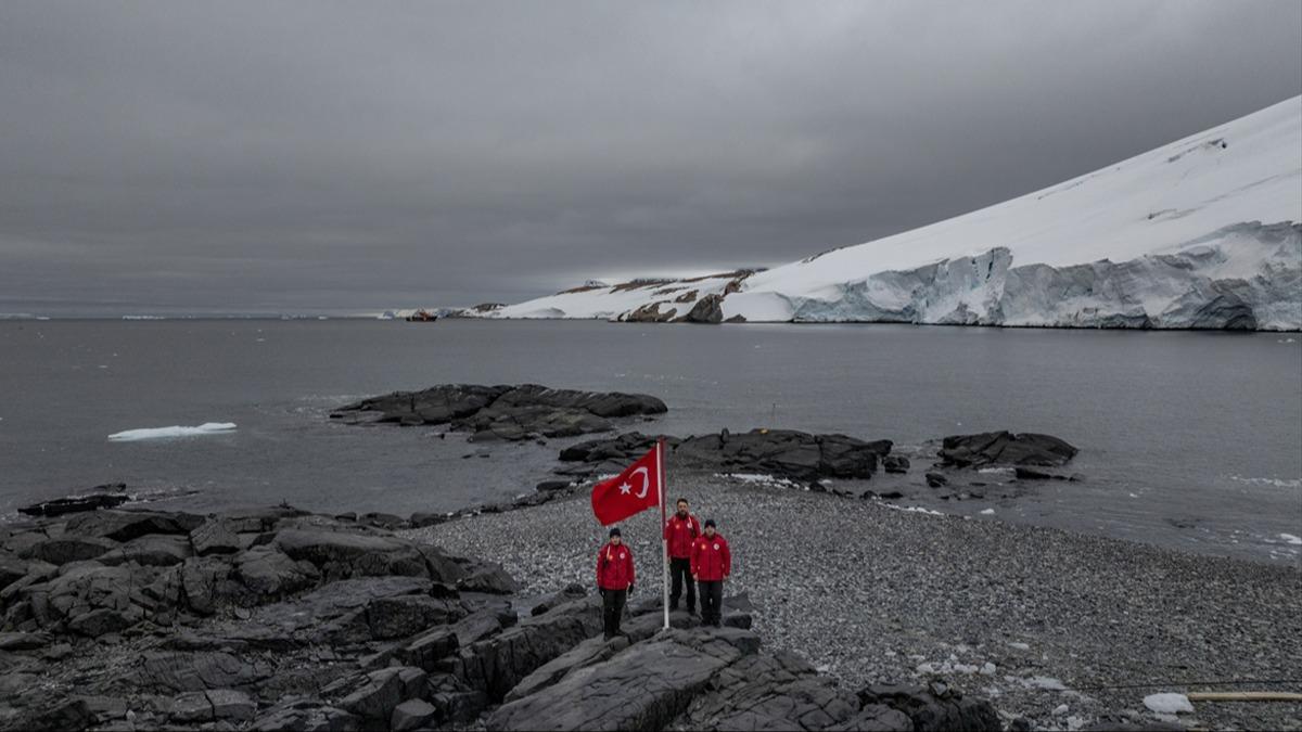 Trk Haritaclar Antarktika'da Piri Reis'in izinde