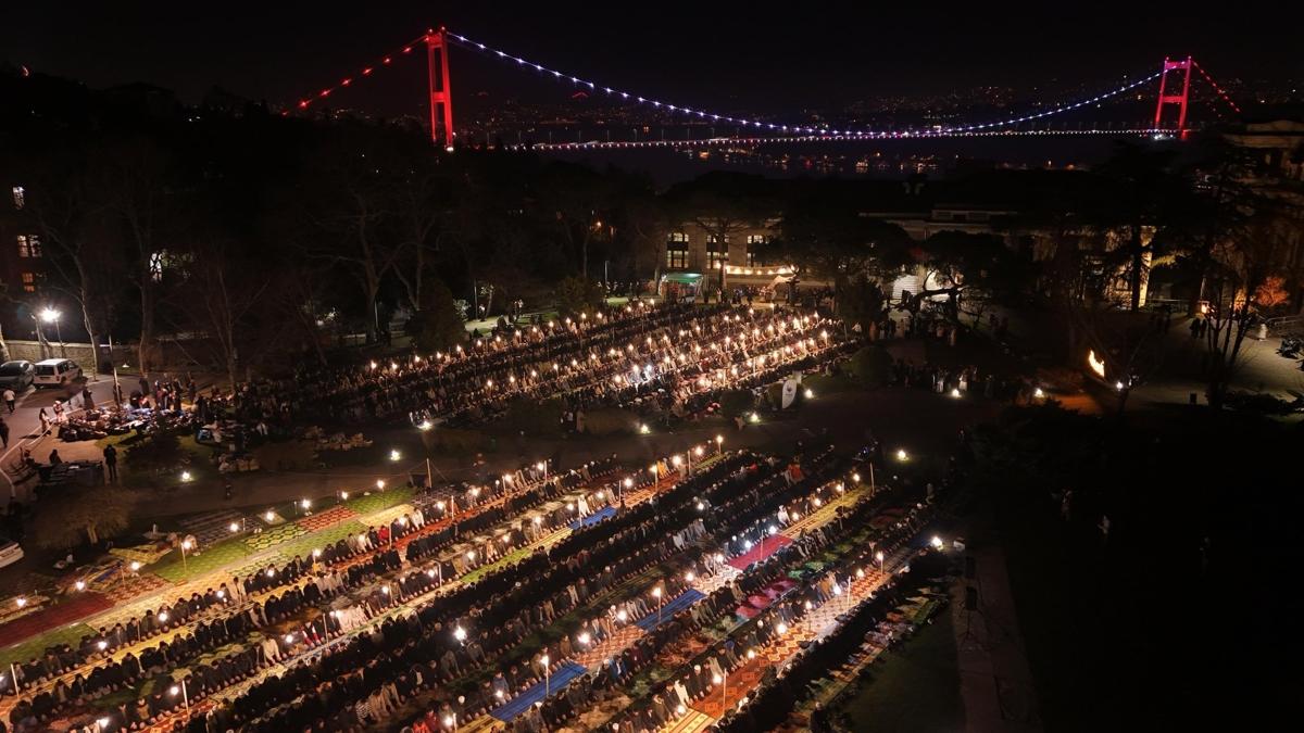 Boazii niversitesi'nde iftar ve teravih cokusu