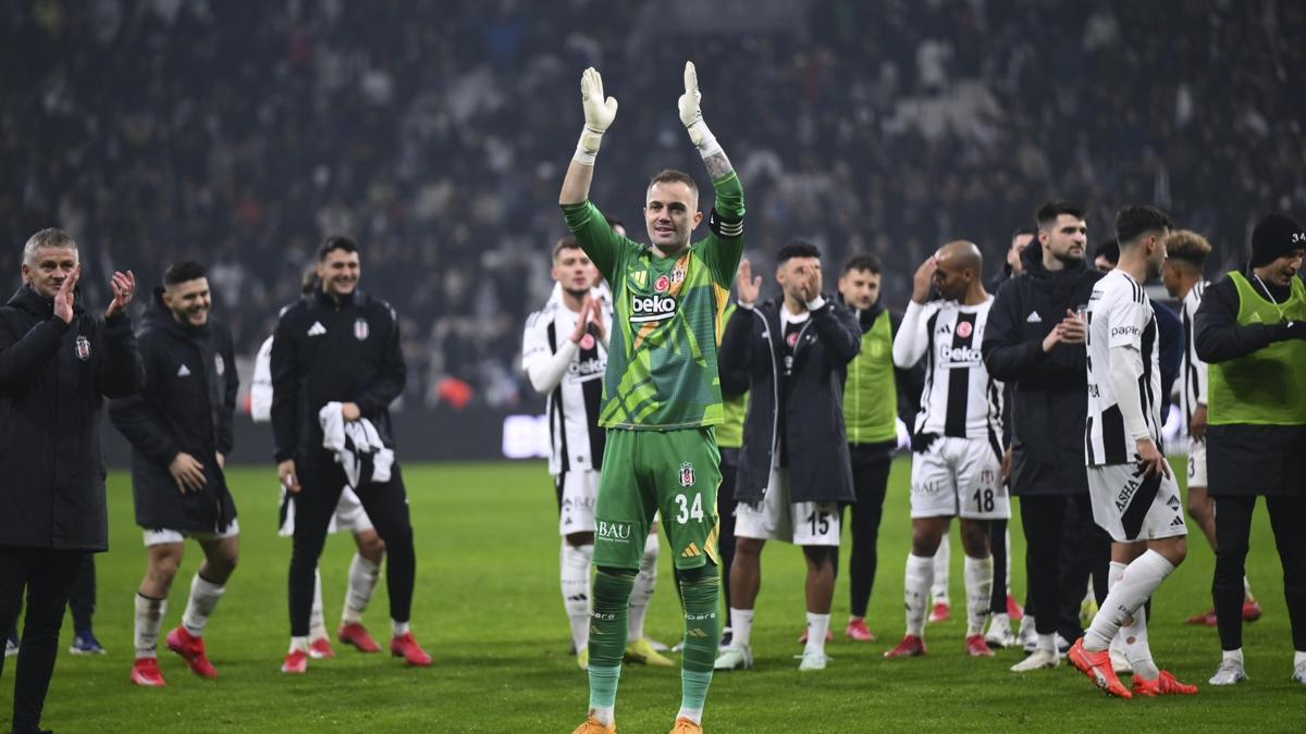 Mert Gnok taraftarlardan zr diledi!