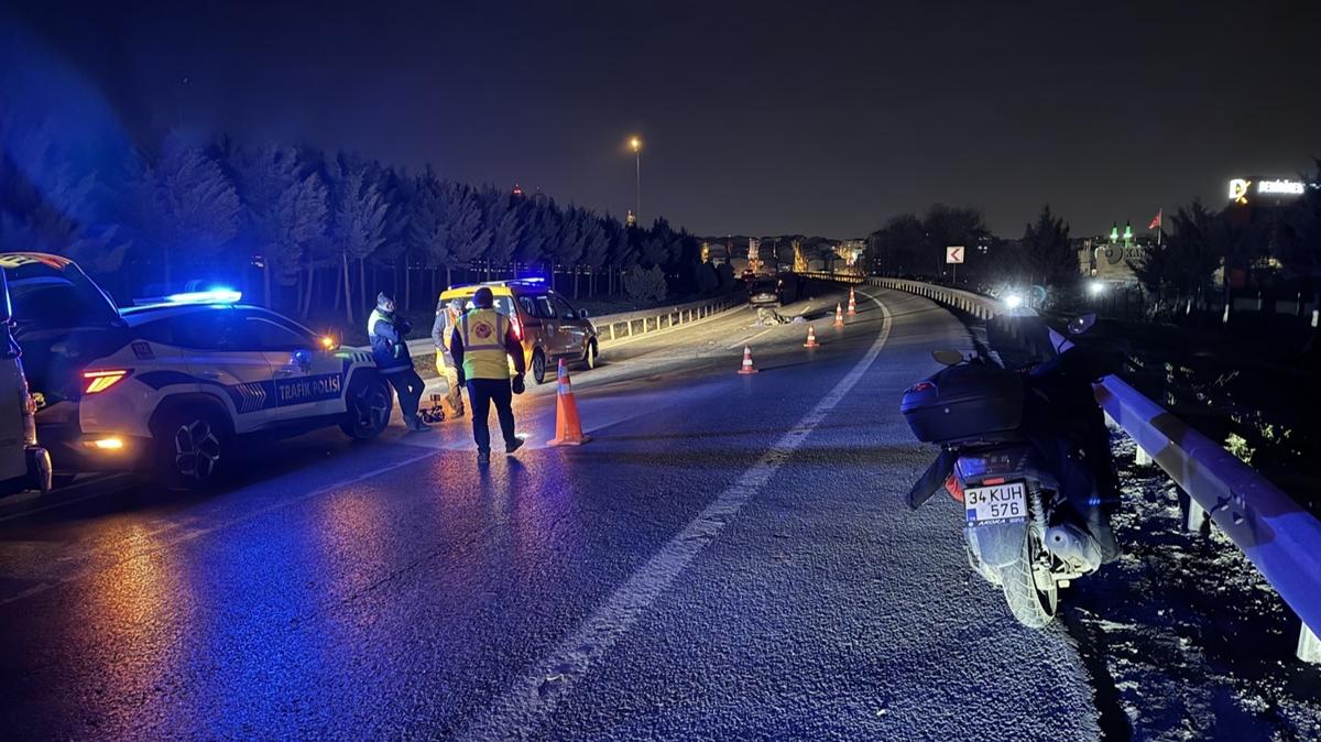 Baclar TEM Otoyolu'nda kaza: Motosiklet srcs hayatn kaybetti