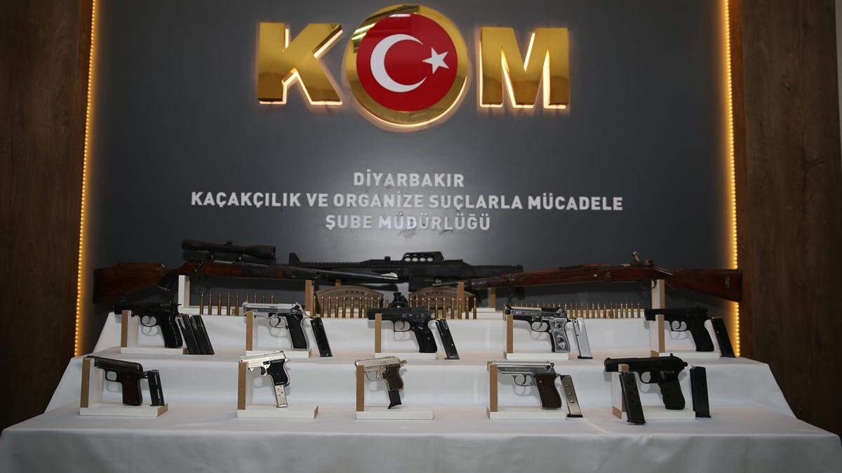 Diyarbakr ve Batman'da kaak silah operasyonu