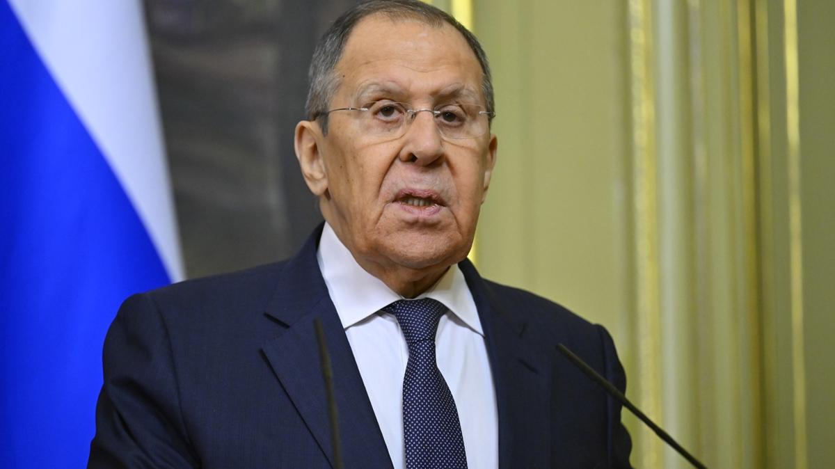 Lavrov: NATO birliklerinin herhangi bir bayrak altnda Ukrayna'da konulandrlmas tehdittir