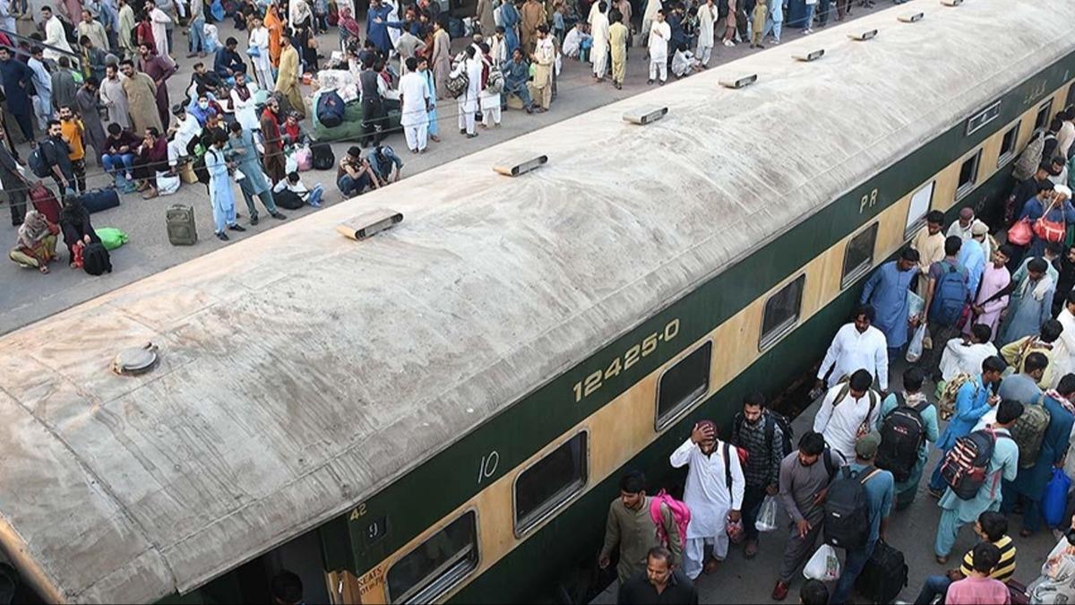 Pakistan'da tren saldrsna ynelik operasyon sona erdi: 21 yolcu hayatn kaybetti