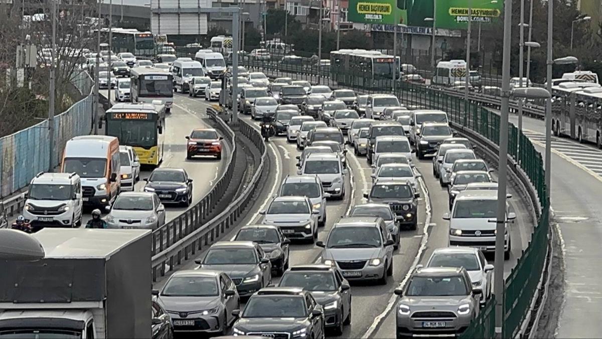 stanbul'da trafik ilesi! Younluk yzde 80'i geti