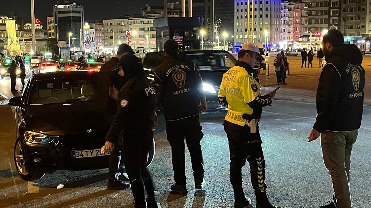 stanbul'un birok noktasnda asayi uygulamas! Aralar didik didik arand