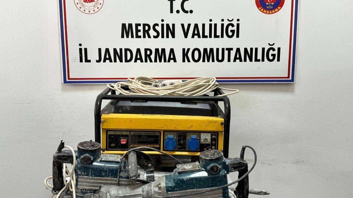 Mersin'de 4 sikke ele geirildi