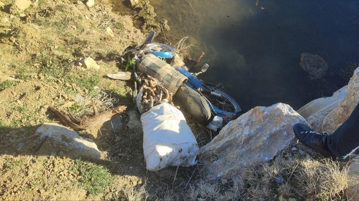 Motosikletle su kanalna utu