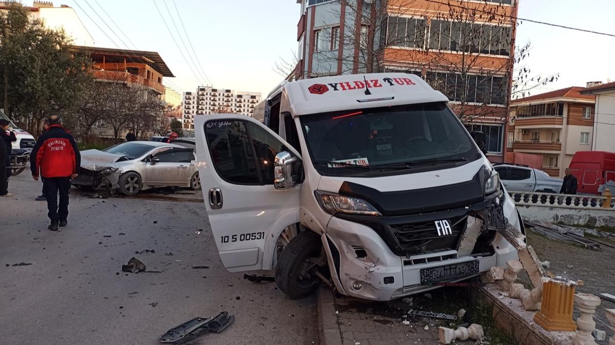i servisi ile otomobil arpt: Yarallar var