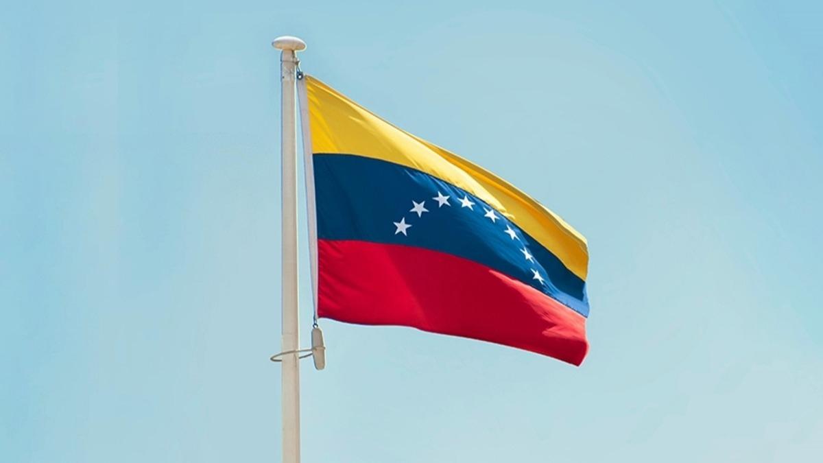 Venezuela, ABD'deki vatandalar iin uulara yeniden balyor 