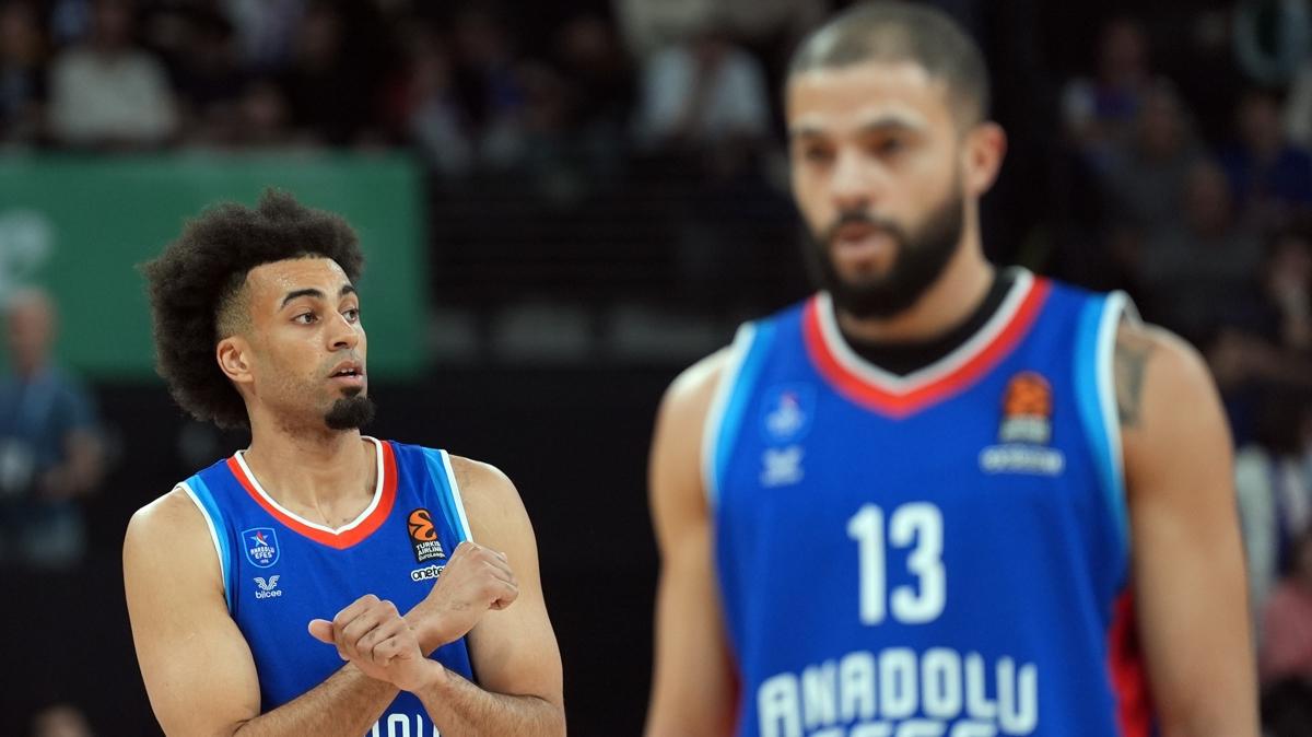 Anadolu Efes, 4 ay sonra bir ilki gerekletirdi