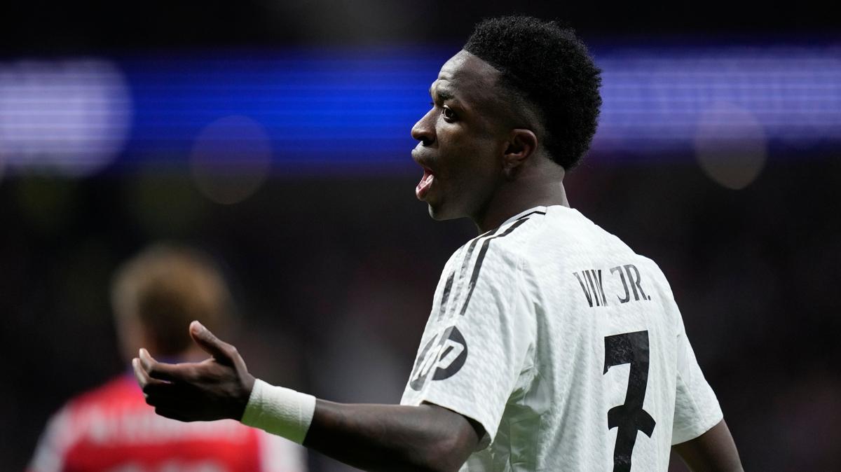 Real Madrid'de Vinicius Junior krizi! Soyunma odas kart