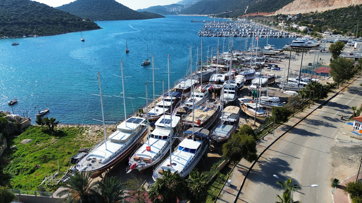 Turistik tekneler yaz sezonuna hazırlanıyor
