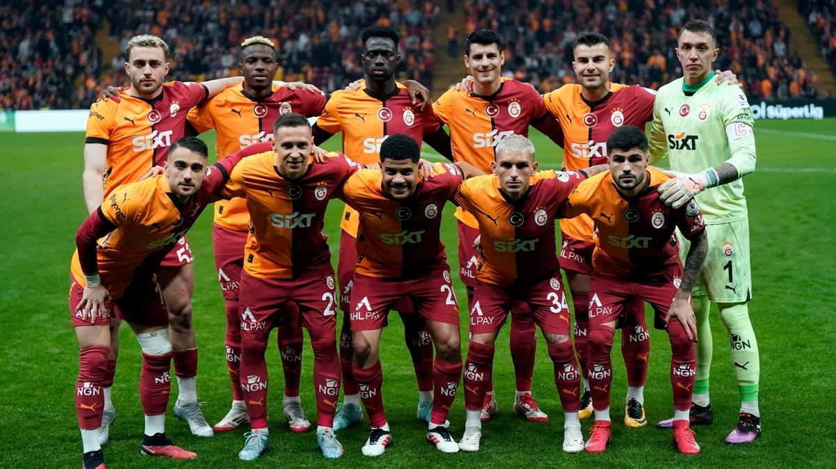 Galatasaray'da 13 futbolcu milli takma gitti