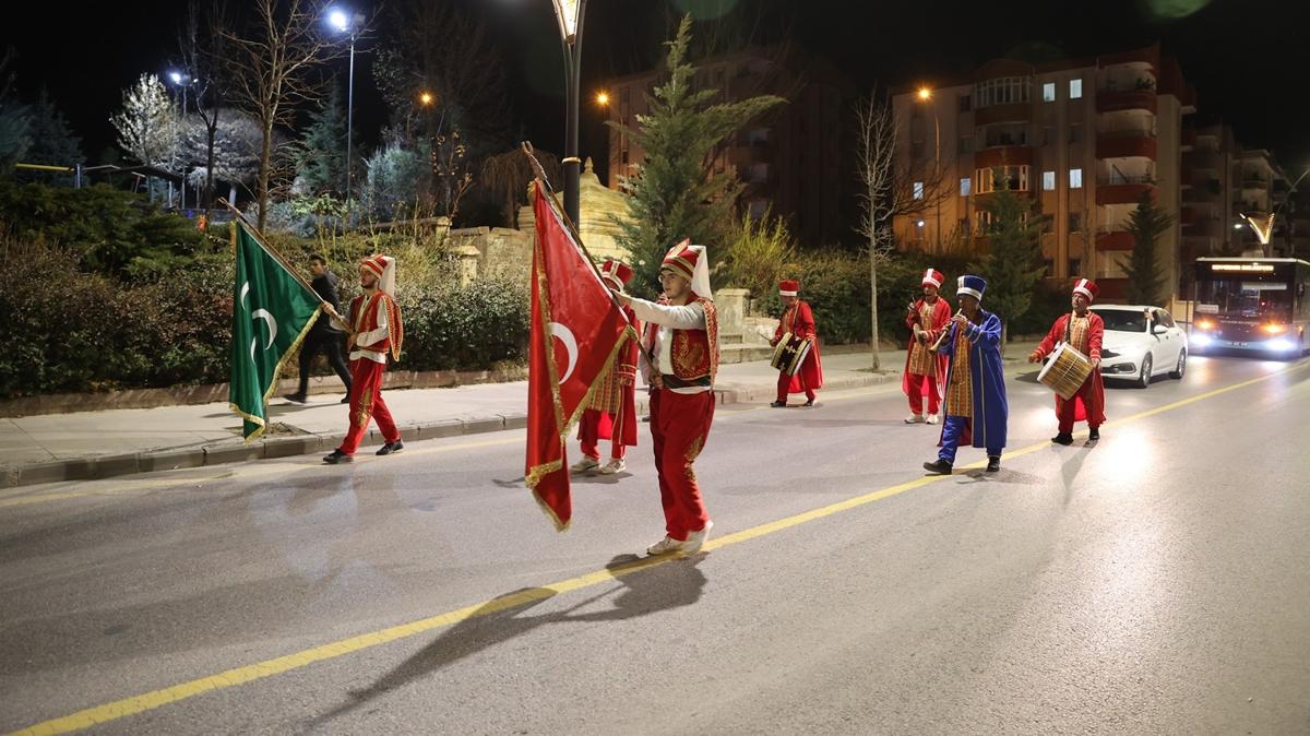 Nevehirliler sahura mehter takmnn marlaryla kalkt