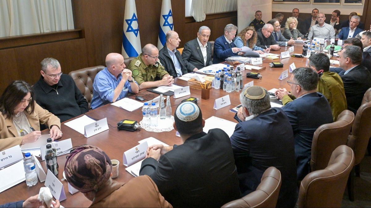 srailli yetkili lkesine ate pskrd! Hamas gereini yzlerine vurdu