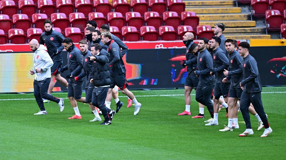 A Milli Futbol Takm, Macaristan mana hazr