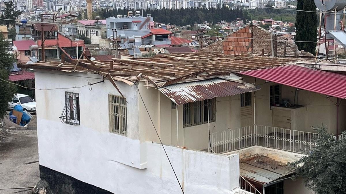 Adana'da iddetli rzgar! at utu
